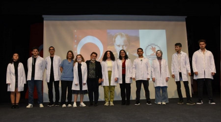 Yeni tıbbiyeliler önlük giydi