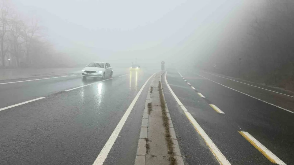 Yoğun sis Bolu Dağı'nı kapladı