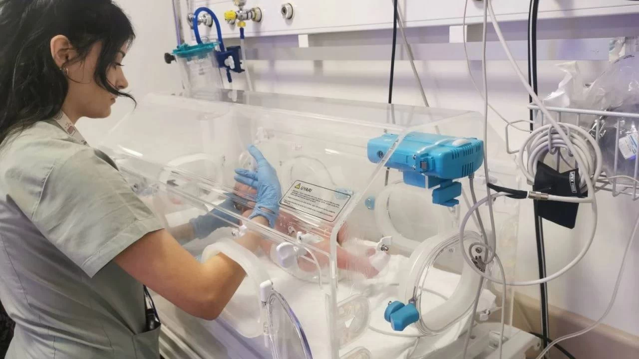 Yol kenar�na terk edilen bebek tedavi alt�na al�nd�