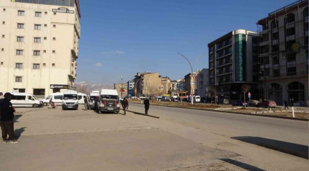 Yüksekova iki mevsim arasında kaldı