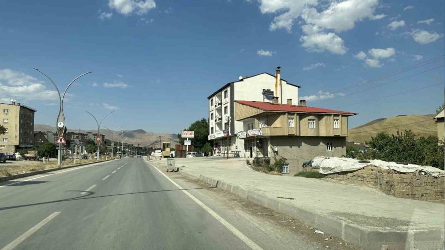 Yüksekova'da sıcaklık 40 dereceyi geçti