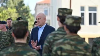 Yunanistan Savunma Bakan� adalarda denetim turunda: T�rkiye s�n�r�na savunma takviyesi planlan�yor