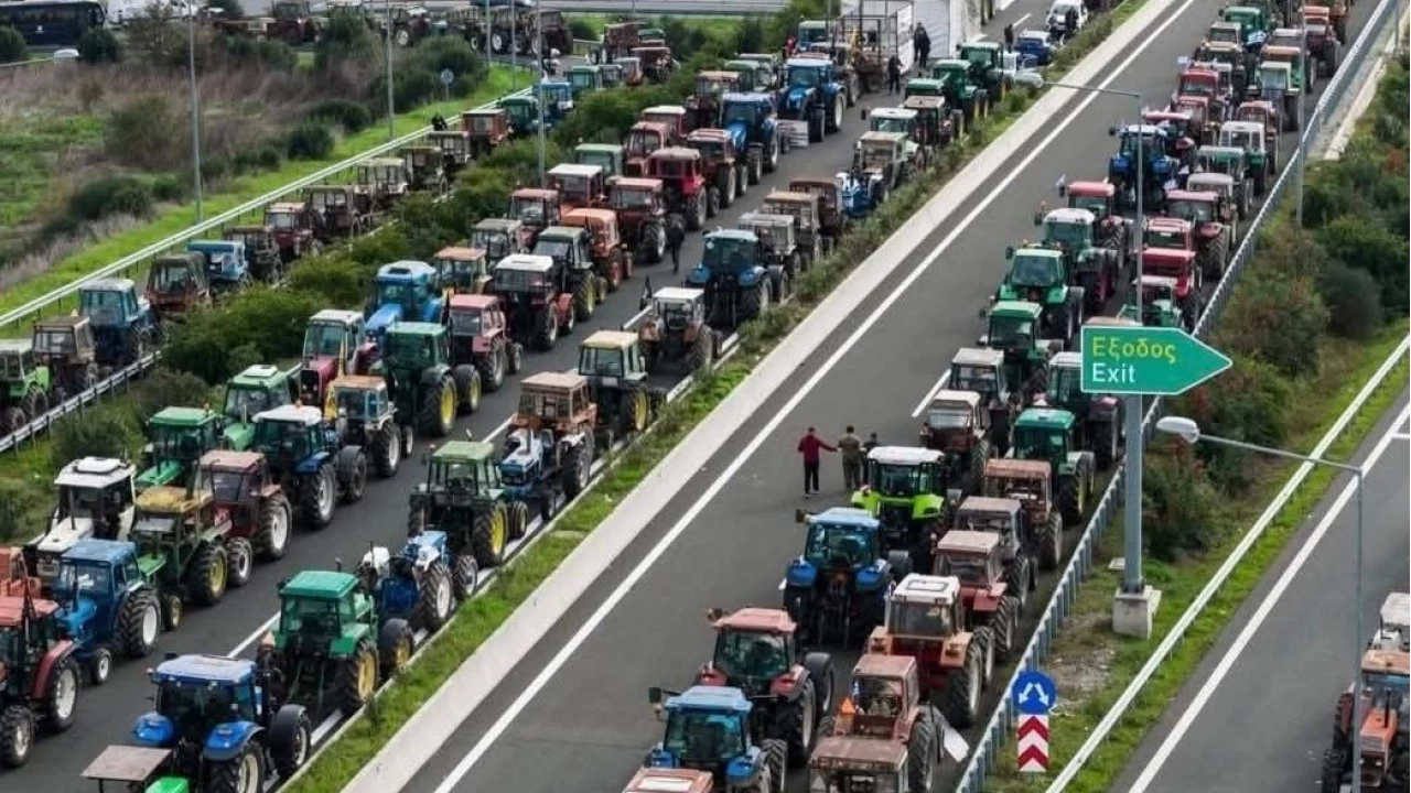 Yunanistan'da �ift�iler, h�k�mete ayar verdi