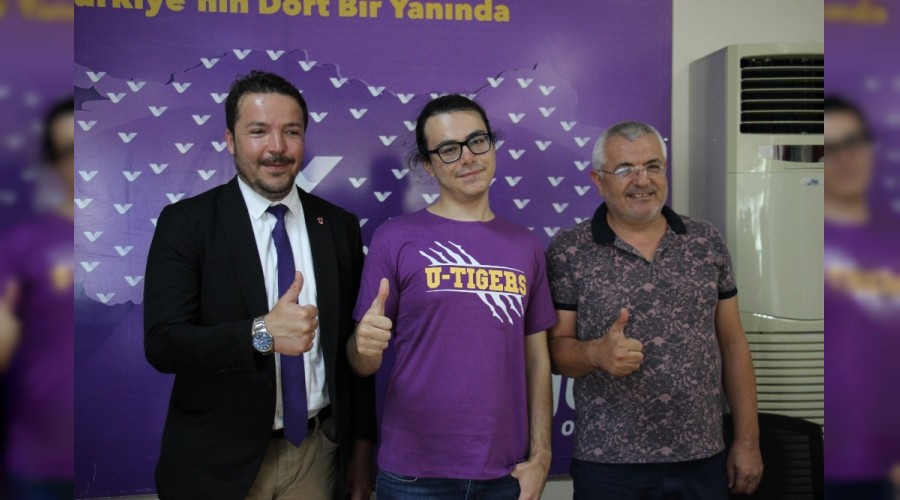 Yüzde 60 görme engelli Halid Türkiye birincisi oldu