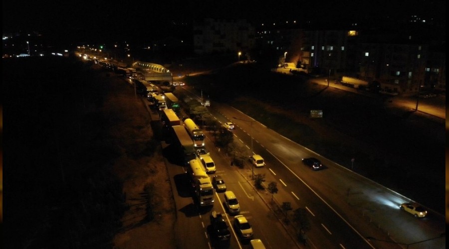 Zift yüklü tankerde yangın çıktı
