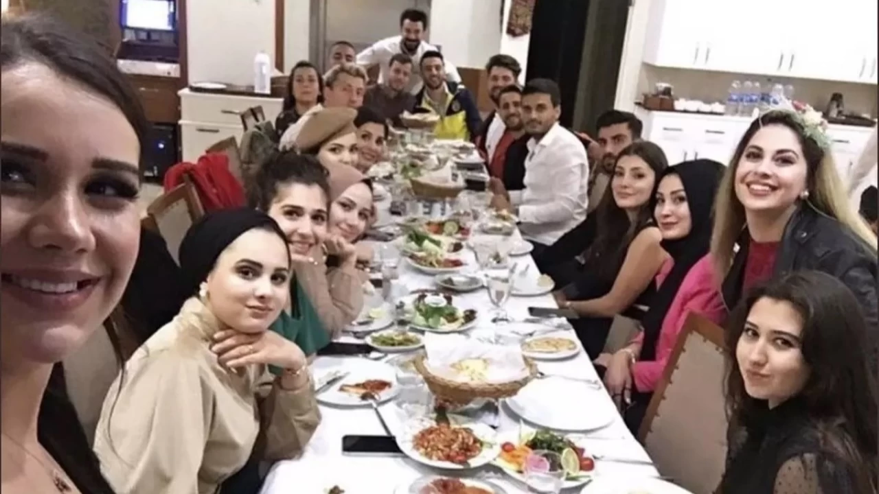 15 sosyal medya fenomenine yurt d���na ��k�� yasa��