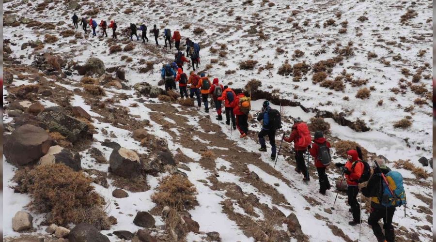 27 dağcının hedefi, Ağrı Dağı'nın zirvesi