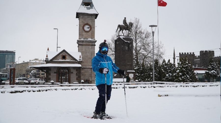 28 kilometreyi 1 saatte kayd�