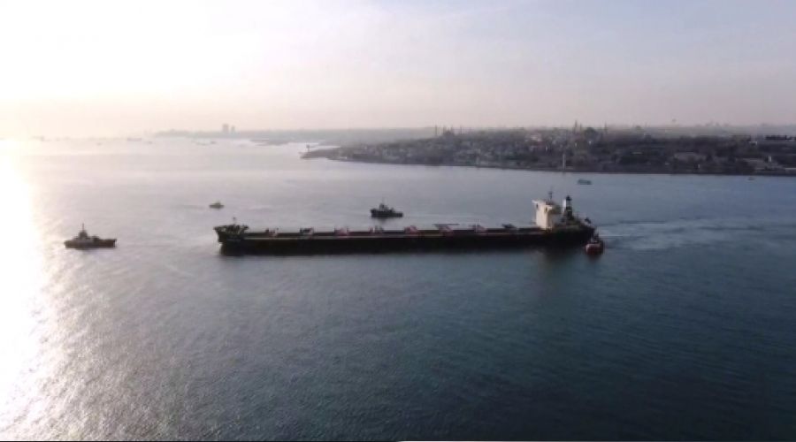 295 metrelik gemi İstanbul Boğazı'nda arızalandı