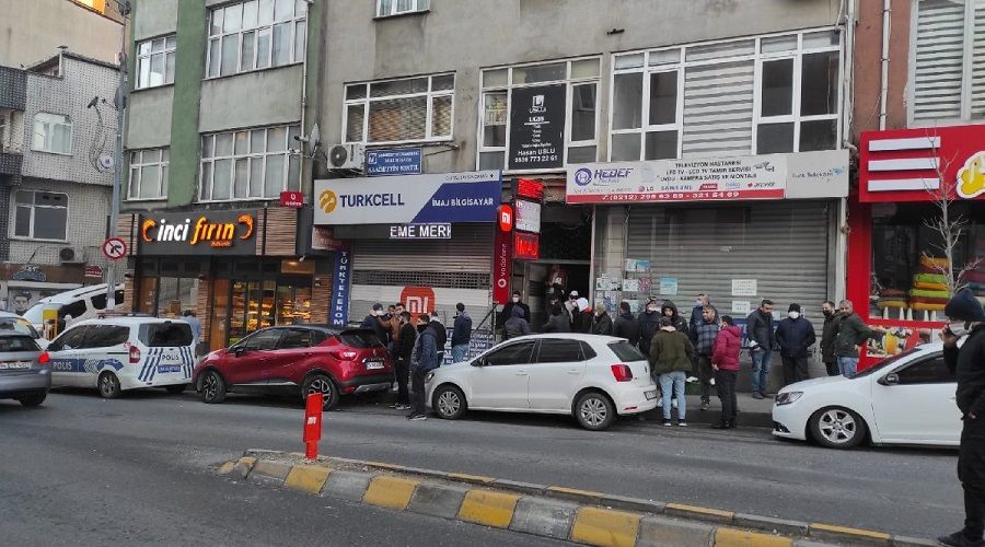 3 arkada� i�yerlerinde �l� bulundu