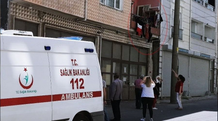 3 yandaki ocuk balkondan dt