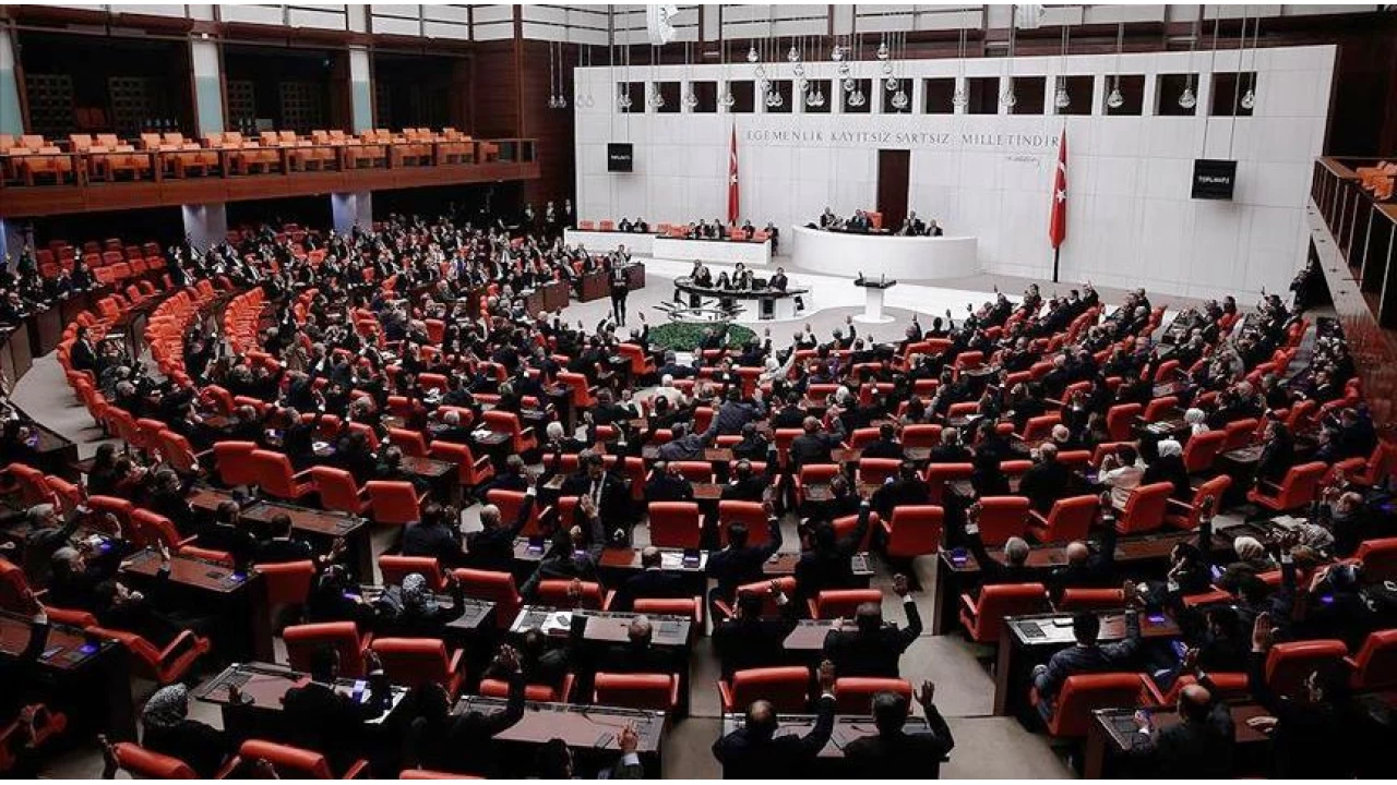 4 bin TL'lik emekli bayram ikramiyesi kabul edildi