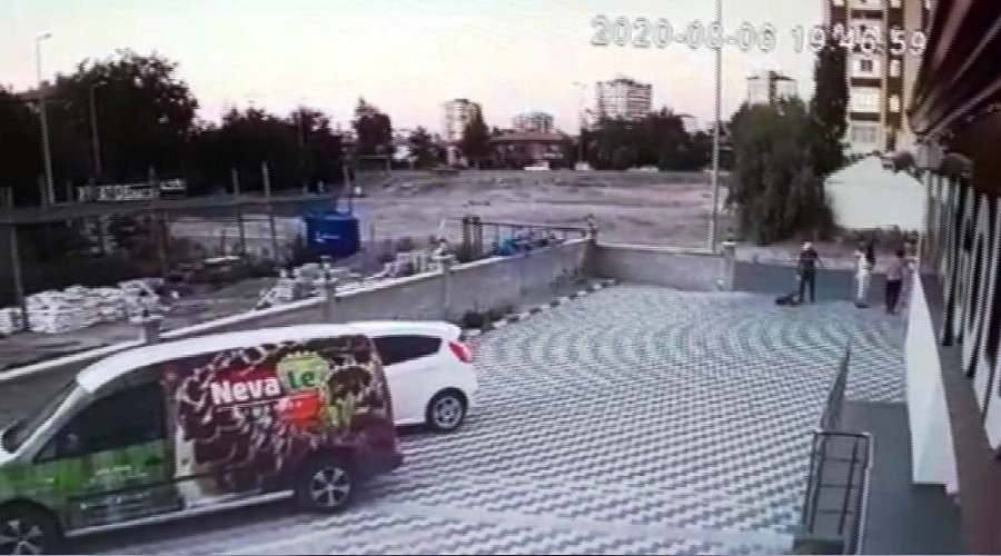 4 yaşındaki çocuğu tek tokatla yere serdi
