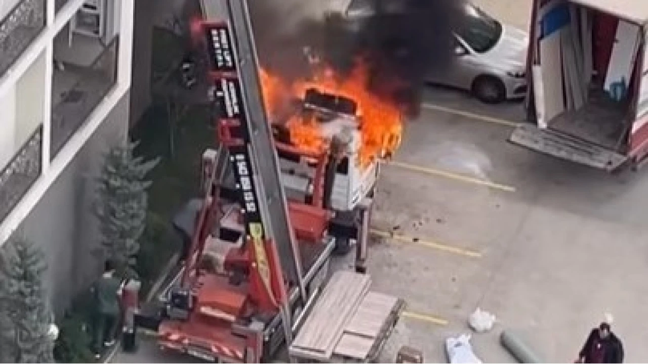 6. kata eşya çıkaran vinçli kamyon alev alev yandı