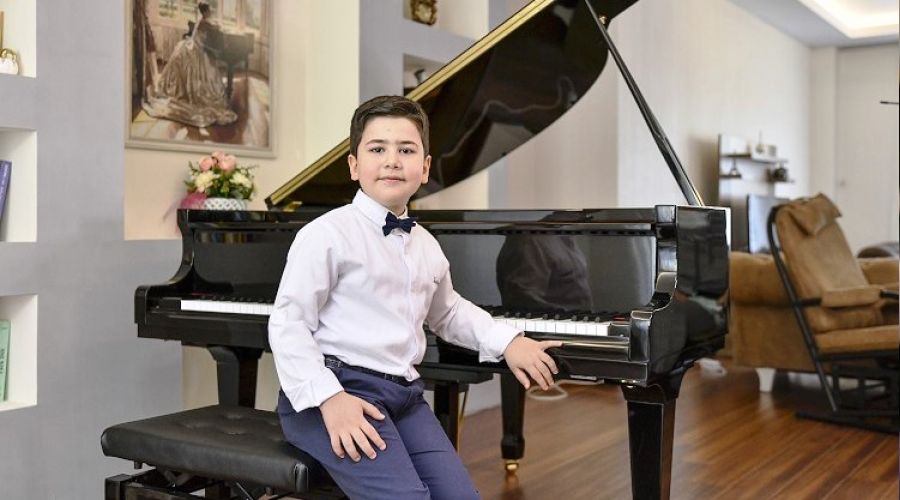 8 ya��nda ad�n� d�nyaya duyurdu