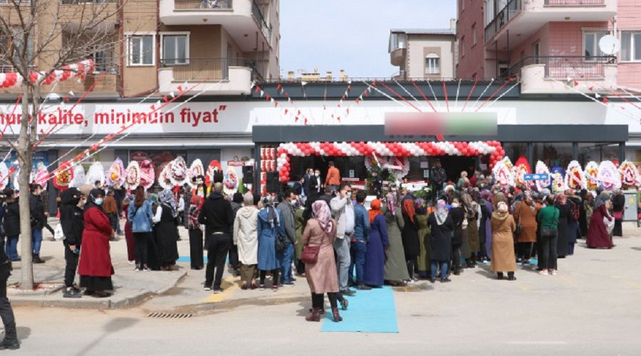 A��l���nda izdiham ��kan markete kapatma cezas�