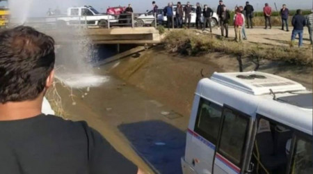 Adana'da dolmuş sulama kanalına düştü: 2'si ağır 13 yaralı