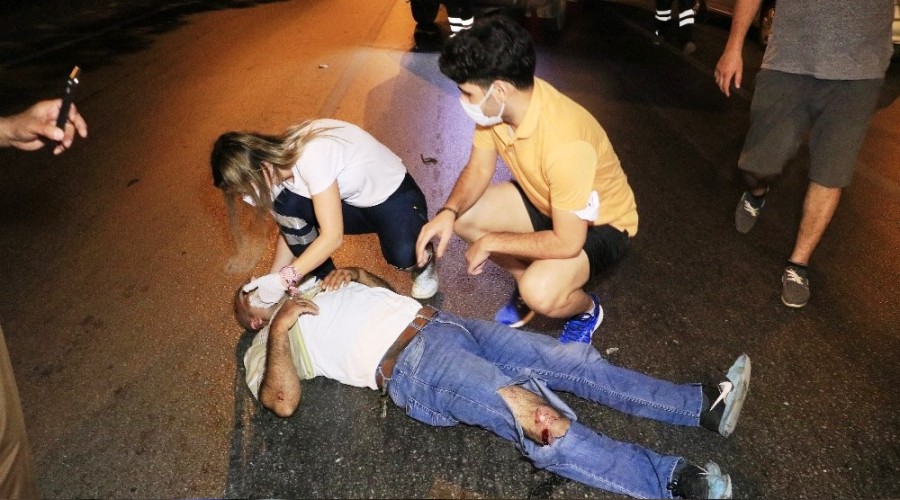 Adana'da motosikletler �arp��t�: 3 yaral�