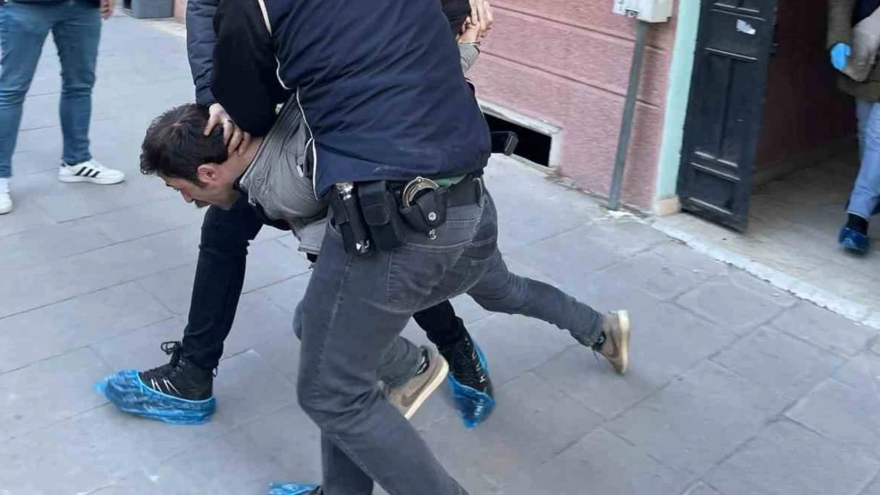 Adliyedeki terör saldırısıyla ilgili propaganda yapan milletvekili adayı gözaltına alındı