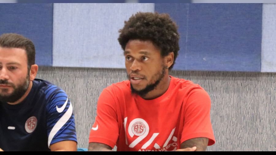 Adriano'dan Nuri �ahin'e �vg�