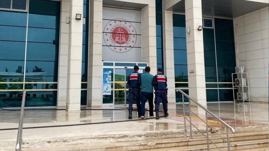 AFAD kampındaki malzemeleri gizlice satmış