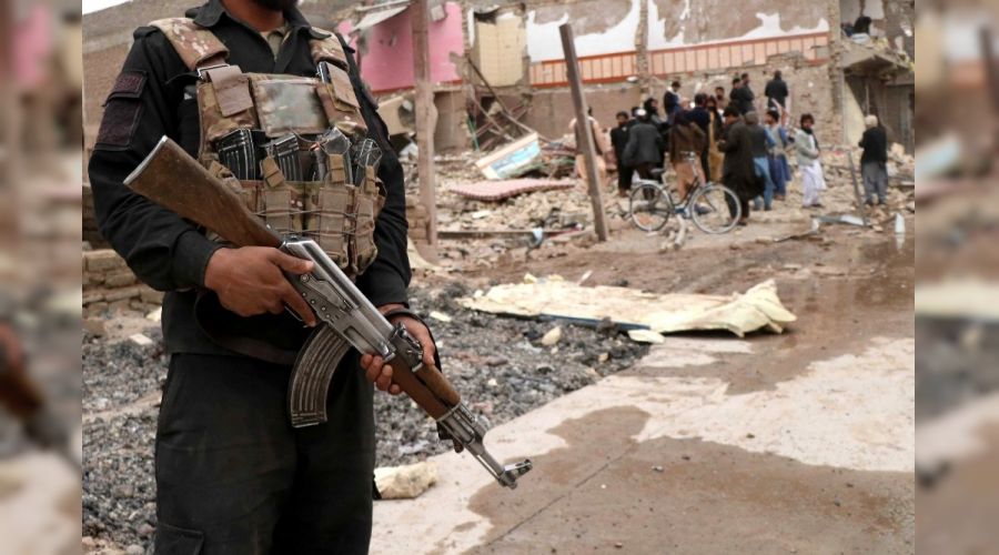 Afganistan'da bombal� sald�r�: 8 �l�, 53 yaral�