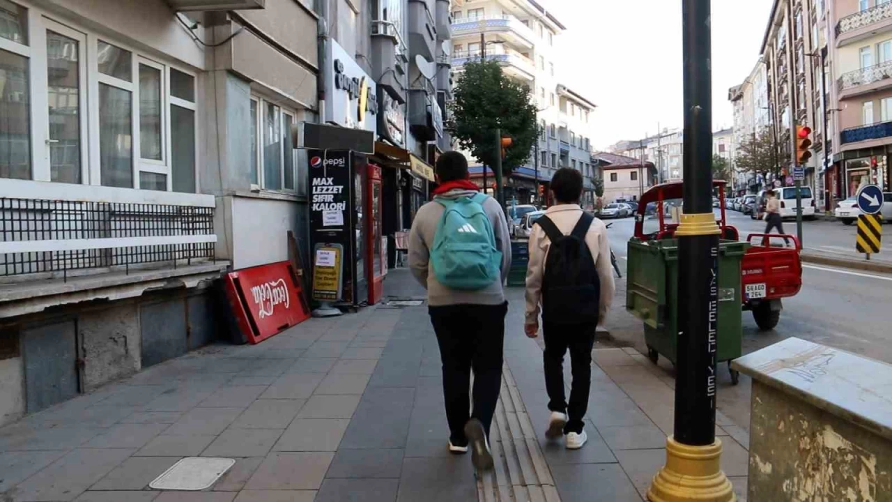 'Ar okul antalar ocuklarda skolyoz riskini artryor'