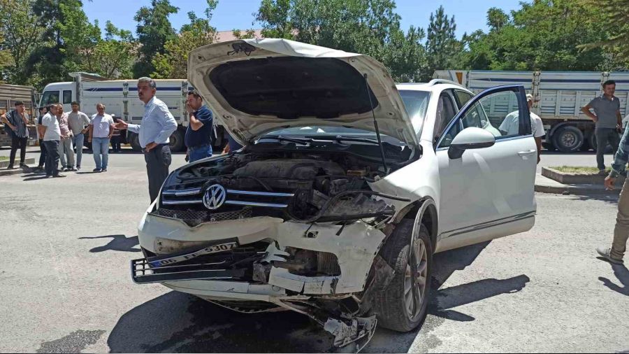 Ahlat Belediye Ba�kan� kaza ge�irdi