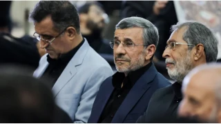 Ahmedinejad, Hamaney'in anma töreninde görüntülendi