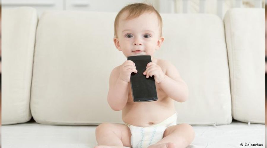 Akıllı telefon kullanım yaşı 3’e kadar düştü