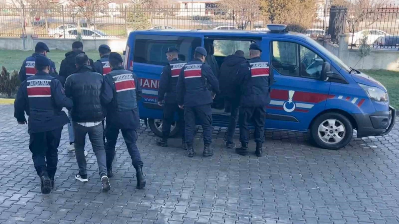 Aksaray'da tombalaclara jandarma baskn: 3 gzalt
