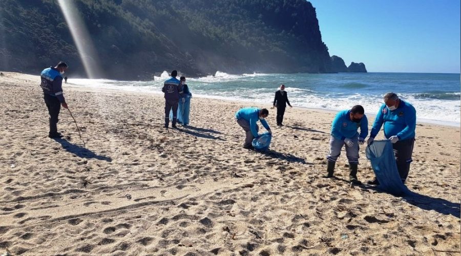 Alanya sahilleri temizleniyor