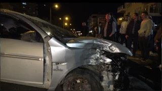 Alanya'da otomobil palmiye ağacına çarptı: 1 ölü, 3 yaralı