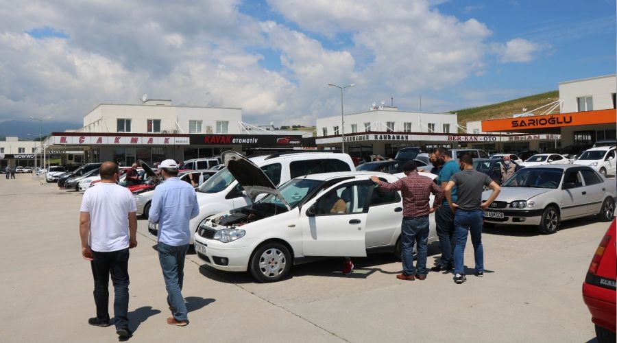 Al�c� da sat�c� da memnun de�il