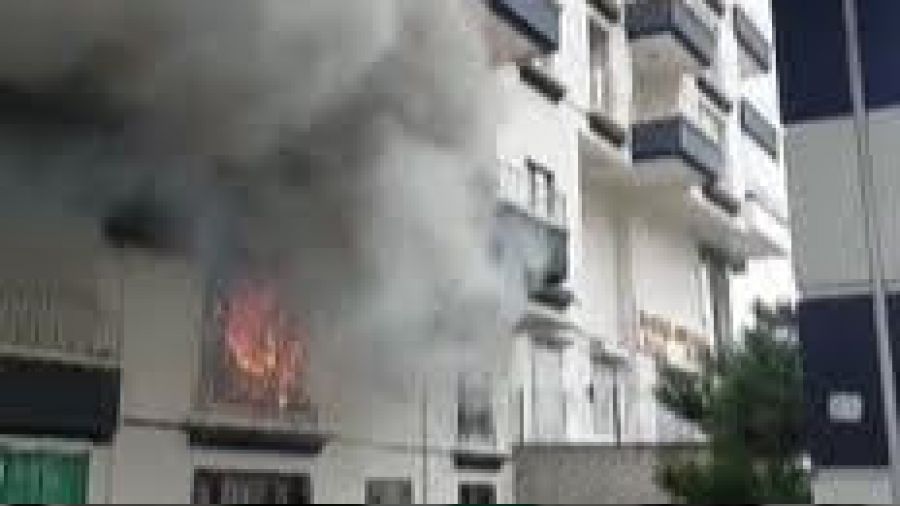 Alkol�n etkisiyle yakt��� ev k�le d�nd�