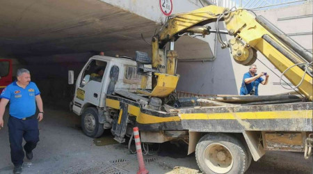 Alt geçide çarpan sondaj aracı ikiye bölündü