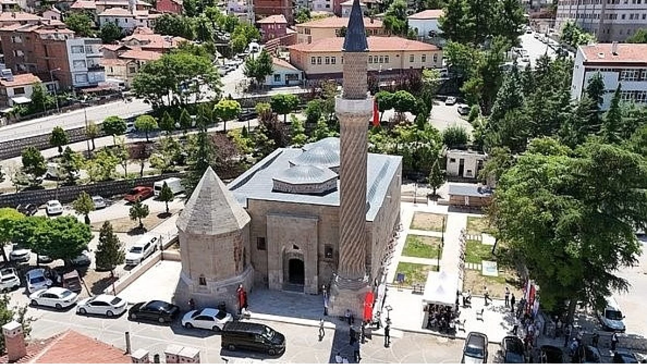 Amasya'nn tarihi tac: Burmal Minare Camii'nin srlar