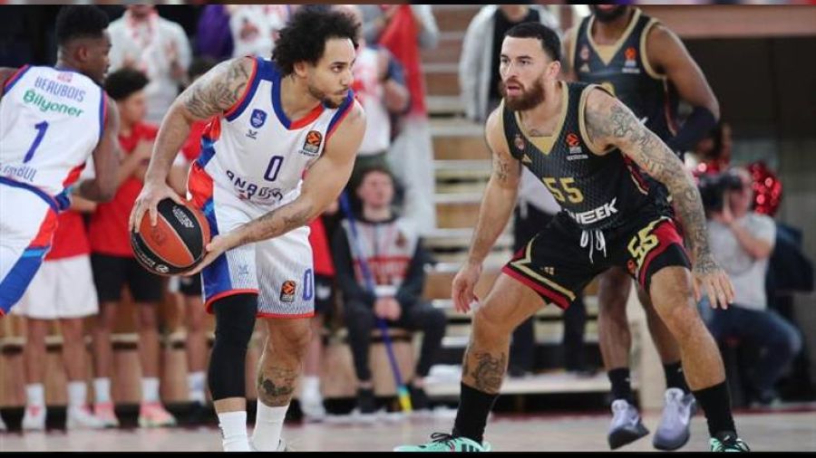 Anadolu Efes deplasmanda ilk kez kazandı