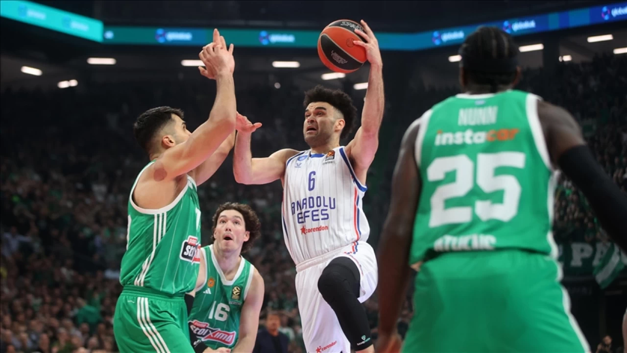 Anadolu Efes, Panathinaikos’u mağlup etti