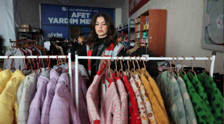 Antalya Büyükşehir Belediyesi depremzedeler için Doğu Garajı Giyim Bankası açtı