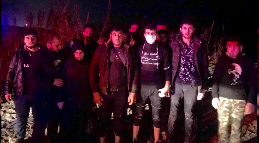 Antalya'da 15 düzensiz göçmen yakalandı