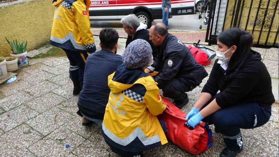 Antalya'da balkondan düşen kadın ağır yaralandı