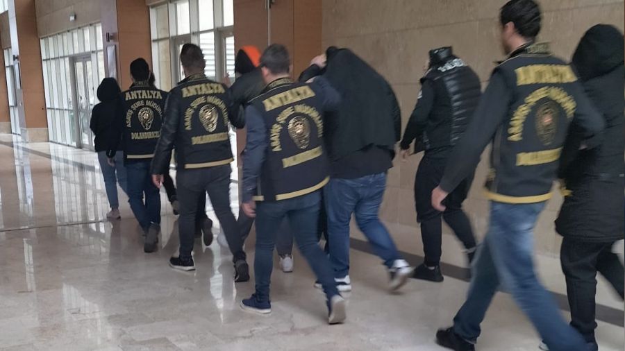 Antalya'da 'dublör' kullanarak 50 milyon TL'lik vurgun