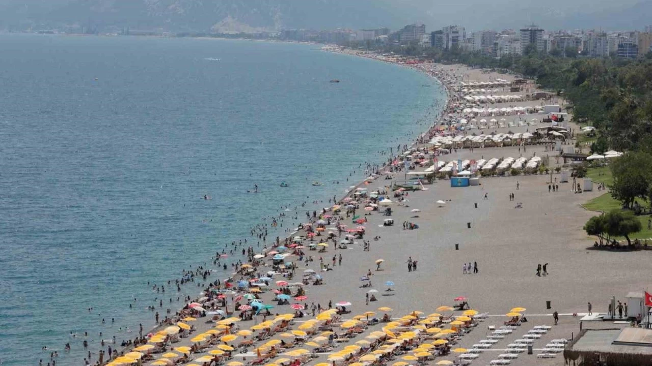 Antalya'da termometreler 35 dereceyi gösterdi