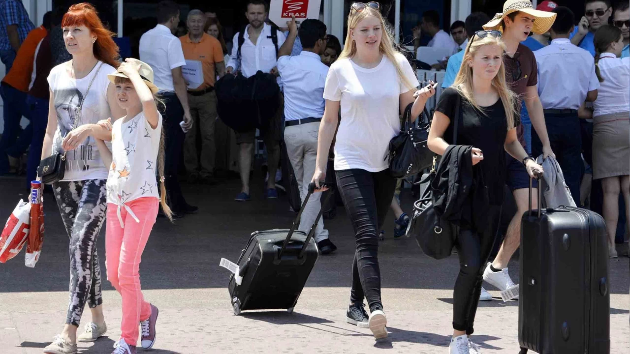 Antalya'ya gelen turist say�s�nda t�m zamanlar�n rekoru k�r�ld�