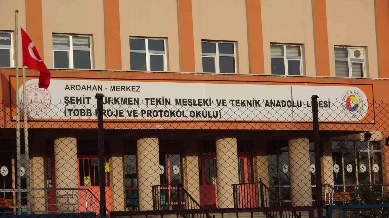 Ardahan'da renciler hastanelik oldu: Valilikten aklama geldi