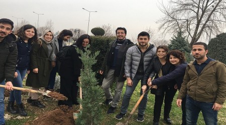 Arkalarnda bir fidan brakan "PA'l renciler"