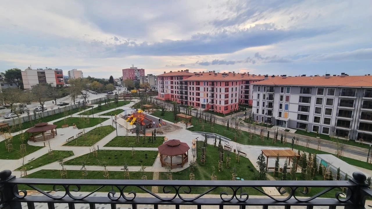 Arnavut depremzedelere Türkiye'den jest
