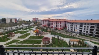 Arnavut depremzedelere Türkiye'den jest