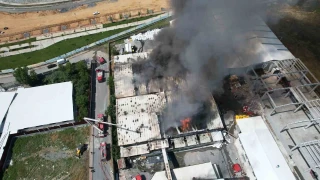 Arnavutköy'de sünger fabrikasındaki yangın 3 saatte kontrol altına alındı